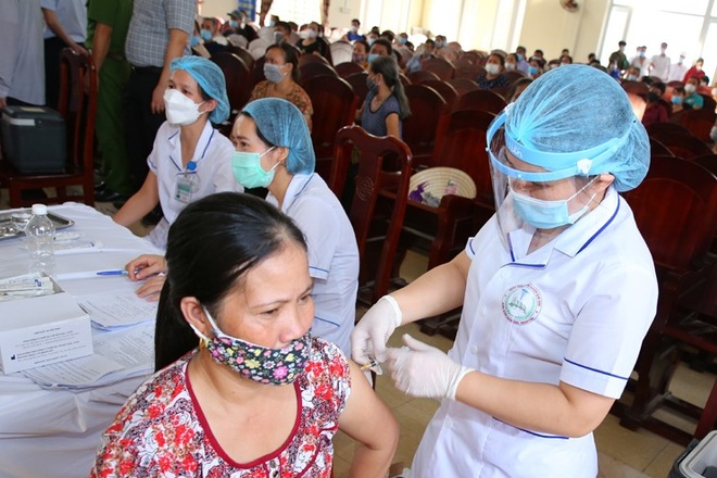 Ninh Bình: Tiêm vắc xin cho 100% người đang cách ly và phạm nhân - 1 Ninh Bình: Tiêm vắc xin cho 100% người đang cách ly và phạm nhân - 1