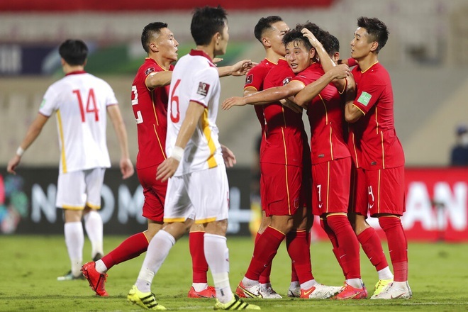 Chuyên gia Trung Quốc: Thật may khi đội tuyển Việt Nam đang xếp cuối bảng - 2