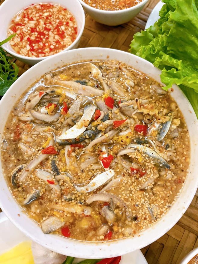 Đặc sản cá trích ăn tươi nuốt sống nổi tiếng ở Đà Nẵng - 5