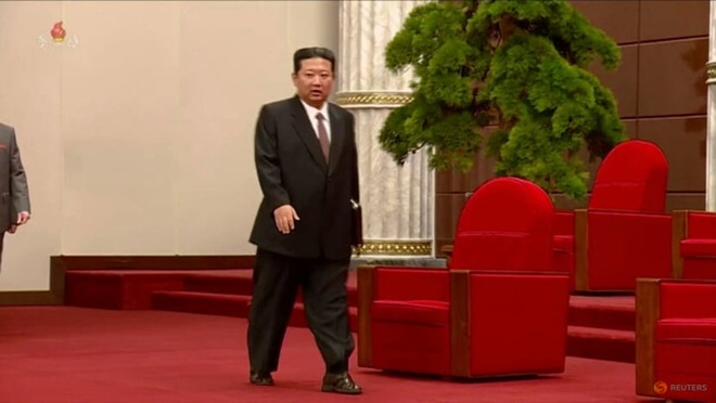 Ông Kim Jong-un gây chú ý với vẻ ngoài khác lạ - 1 Ông Kim Jong-un gây chú ý với vẻ ngoài khác lạ - 1