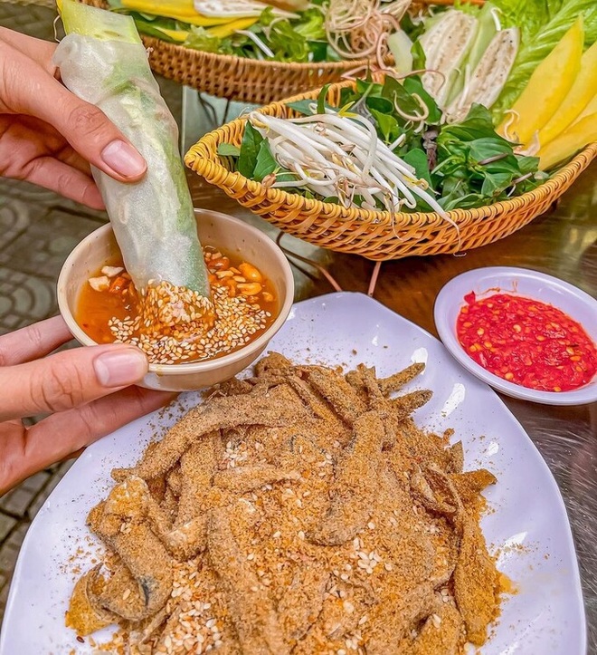 Đặc sản cá trích ăn tươi nuốt sống nổi tiếng ở Đà Nẵng - 2