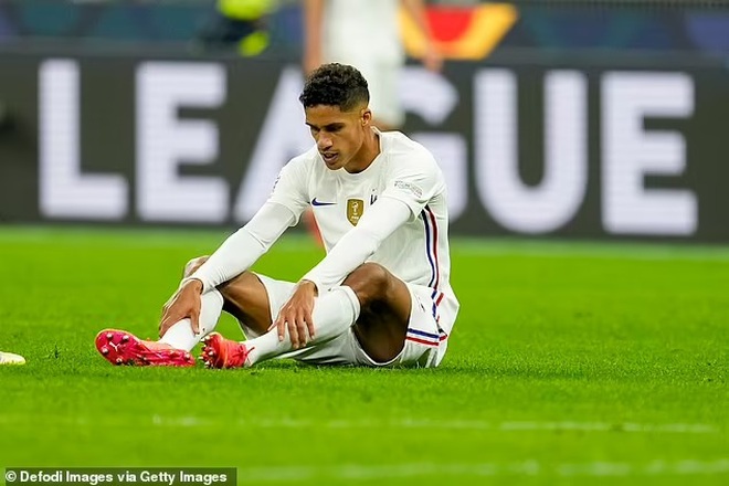 Man Utd lo sốt vó vì chấn thương của trung vệ Raphael Varane - 1 Man Utd lo sốt vó vì chấn thương của trung vệ Raphael Varane - 1