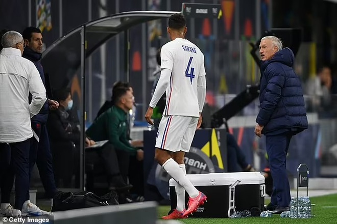 Man Utd lo sốt vó vì chấn thương của trung vệ Raphael Varane - 2 Man Utd lo sốt vó vì chấn thương của trung vệ Raphael Varane - 2