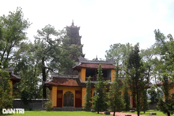 The mystery of the hidden dragon painting on the gate of Thien Mu Pagoda in the ancient capital of Hue - 8