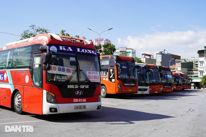 Hà Nội: Bến xe khách tất bật dọn dẹp, khử khuẩn, sẵn sàng đón khách - 9