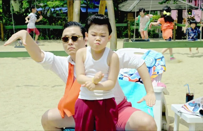 Cậu bé tiểu Psy trong MV Gangnam Style sau 9 năm - 1