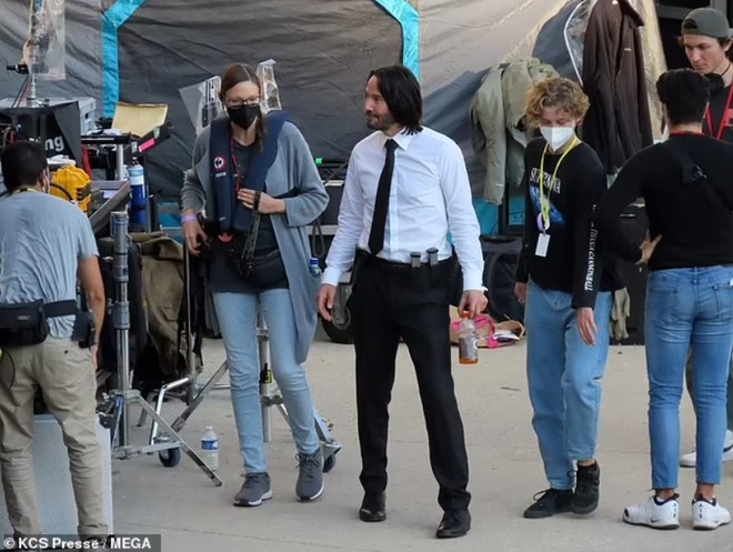 Tài tử Keanu Reeves phong độ ấn tượng ở tuổi 57 - 2 Tài tử Keanu Reeves phong độ ấn tượng ở tuổi 57 - 2