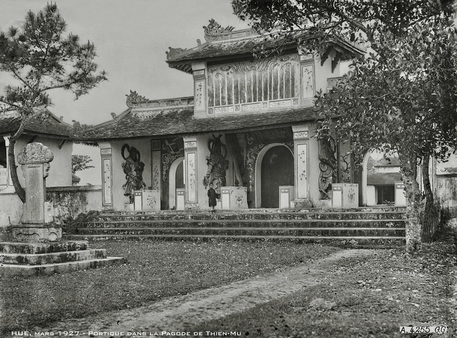 The mystery of the dragon painting is hidden on the gate of Thien Mu pagoda in the ancient capital of Hue - 4