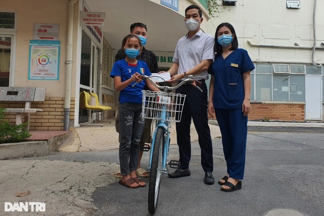 Được bạn đọc giúp đỡ, bé gái mắc viêm não đã hồi phục và sắp xuất viện - 3 Được bạn đọc giúp đỡ, bé gái mắc viêm não đã hồi phục và sắp xuất viện - 3