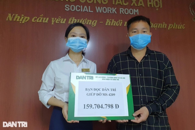 Được bạn đọc giúp đỡ, bé gái mắc viêm não đã hồi phục và sắp xuất viện - 1 Được bạn đọc giúp đỡ, bé gái mắc viêm não đã hồi phục và sắp xuất viện - 1