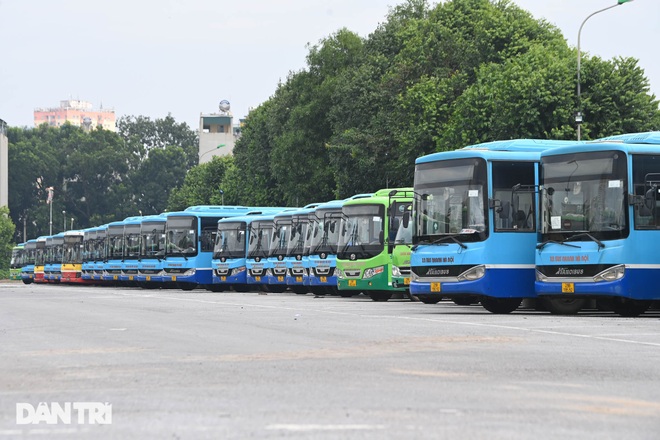 Xe buýt, taxi Hà Nội vận hành thế nào khi được hoạt động trở lại? - 1