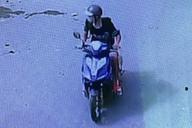 Tài xế GrabBike bị khách thủ dao đâm trọng thương, cướp xe giữa ban ngày - 2