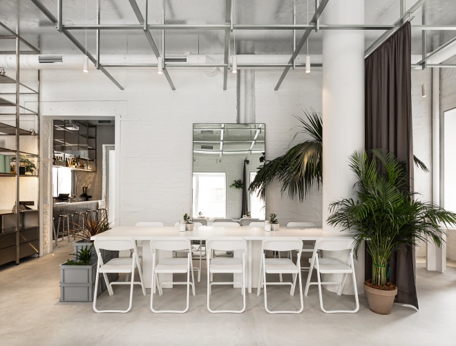 Quán cà phê xanh mát, đẹp như studio thu nhỏ, khách thoải mái chụp check-in - 1 Quán cà phê xanh mát, đẹp như studio thu nhỏ, khách thoải mái chụp check-in - 1