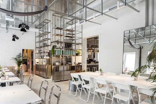 Quán cà phê xanh mát, đẹp như studio thu nhỏ, khách thoải mái chụp check-in - 3 Quán cà phê xanh mát, đẹp như studio thu nhỏ, khách thoải mái chụp check-in - 3