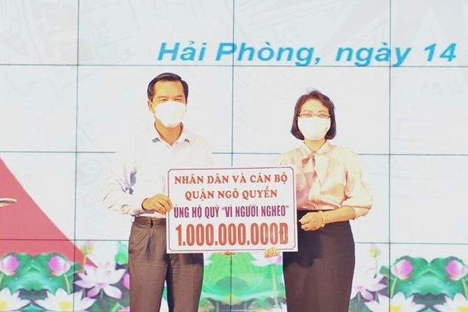 Trao tặng ủng hộ Quỹ Vì người nghèo thành phố hơn 20 tỉ đồng - 1 Trao tặng ủng hộ Quỹ Vì người nghèo thành phố hơn 20 tỉ đồng - 1