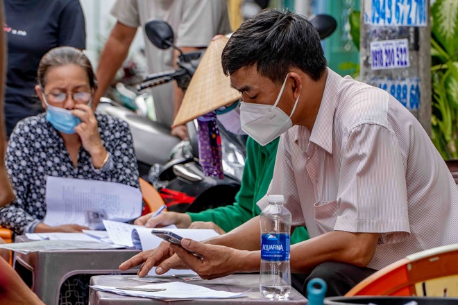 TPHCM: Người dân được giải quyết chế độ sau phản ánh chưa nhận tiền hỗ trợ - 4 TPHCM: Người dân được giải quyết chế độ sau phản ánh chưa nhận tiền hỗ trợ - 4