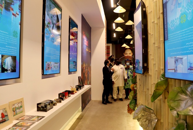 Tổng thống Sierra Leone thăm Nhà triển lãm Việt Nam tại EXPO 2020 Dubai - 1