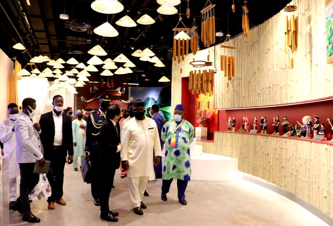 Tổng thống Sierra Leone thăm Nhà triển lãm Việt Nam tại EXPO 2020 Dubai - 2 Tổng thống Sierra Leone thăm Nhà triển lãm Việt Nam tại EXPO 2020 Dubai - 2