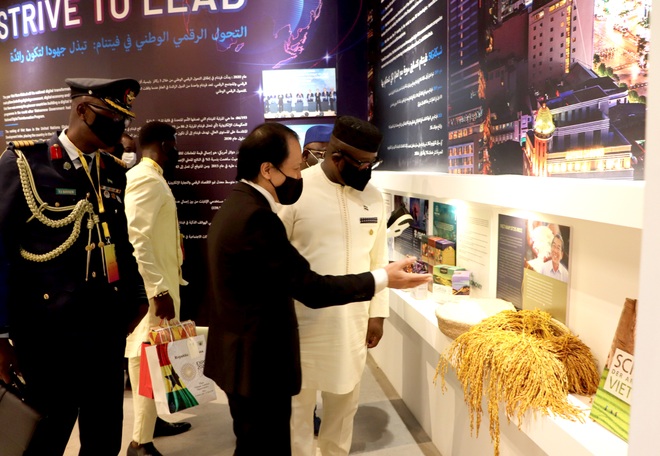 Tổng thống Sierra Leone thăm Nhà triển lãm Việt Nam tại EXPO 2020 Dubai - 3 Tổng thống Sierra Leone thăm Nhà triển lãm Việt Nam tại EXPO 2020 Dubai - 3