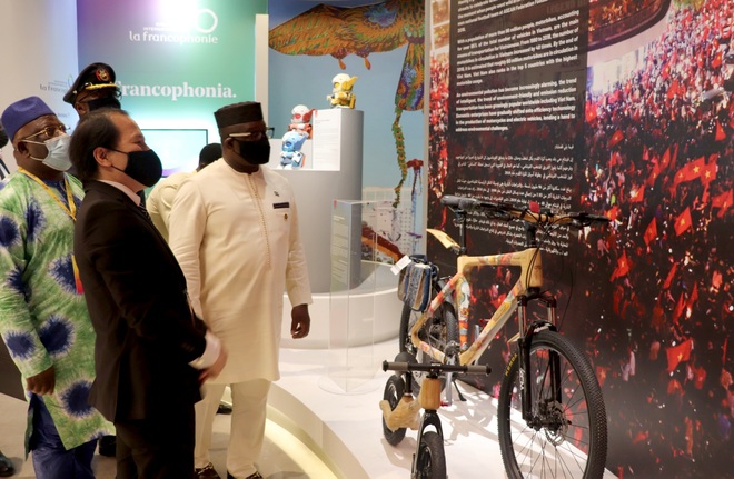 Tổng thống Sierra Leone thăm Nhà triển lãm Việt Nam tại EXPO 2020 Dubai - 4 Tổng thống Sierra Leone thăm Nhà triển lãm Việt Nam tại EXPO 2020 Dubai - 4