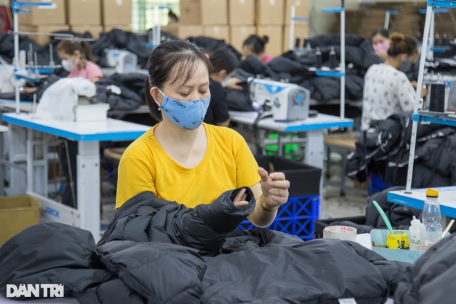 Nhiều doanh nghiệp tuyển công nhân, cơ hội việc làm cho lao động hồi hương - 3 Nhiều doanh nghiệp tuyển công nhân, cơ hội việc làm cho lao động hồi hương - 3