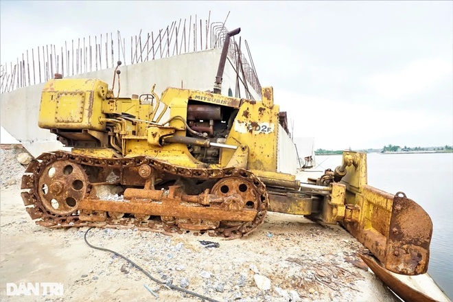 Cầu trăm tỷ 5 năm xây... 4 trụ, dân khốn khổ đi không được, ở không xong - 2 Cầu trăm tỷ 5 năm xây... 4 trụ, dân khốn khổ đi không được, ở không xong - 2