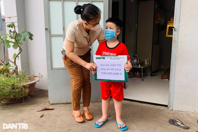 Bé 5 tuổi không nhà, mất mẹ vì Covid-19 được hỗ trợ hơn 135 triệu đồng - 1 Bé 5 tuổi không nhà, mất mẹ vì Covid-19 được hỗ trợ hơn 135 triệu đồng - 1