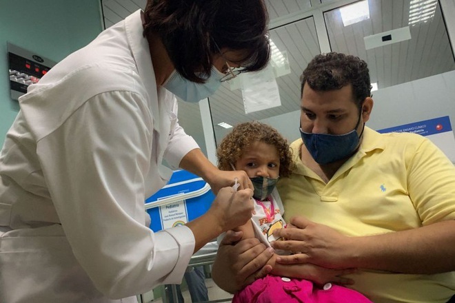 Cuba xem xét thử nghiệm vaccine Covid-19 cho trẻ em dưới 2 tuổi - 1 Cuba xem xét thử nghiệm vaccine Covid-19 cho trẻ em dưới 2 tuổi - 1