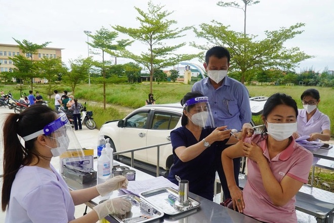 Triển khai tiêm vaccine Covid-19 cho sinh viên Lào - 2 Triển khai tiêm vaccine Covid-19 cho sinh viên Lào - 2