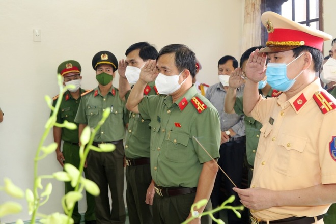 Truy tặng Bằng Tổ quốc ghi công Đại úy CSGT hy sinh khi làm nhiệm vụ - 3 Truy tặng Bằng Tổ quốc ghi công Đại úy CSGT hy sinh khi làm nhiệm vụ - 3
