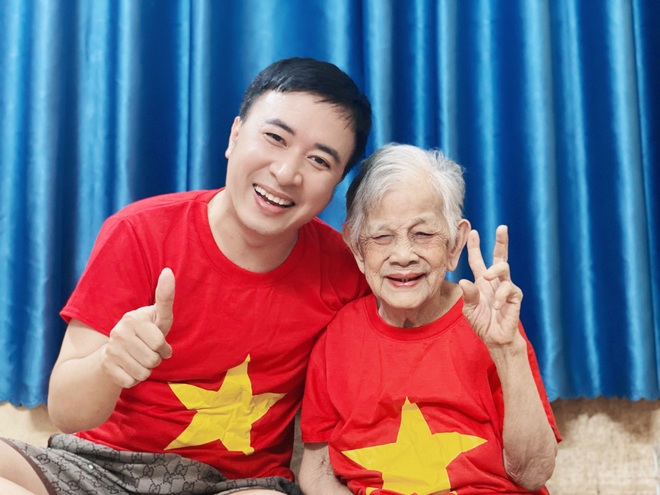 Cụ bà 95 tuổi nổi tiếng được cư dân mạng gọi bằng cái tên Cô gái Việt Nam - 1