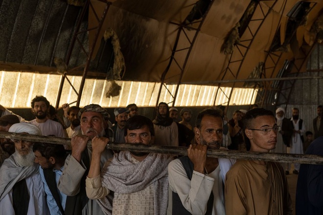Bi đát cảnh cha mẹ Afghanistan bán con trả nợ sau khi Taliban nắm quyền - 3 Bi đát cảnh cha mẹ Afghanistan bán con trả nợ sau khi Taliban nắm quyền - 3