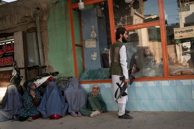 Bi đát cảnh cha mẹ Afghanistan bán con trả nợ sau khi Taliban nắm quyền - 4 Bi đát cảnh cha mẹ Afghanistan bán con trả nợ sau khi Taliban nắm quyền - 4