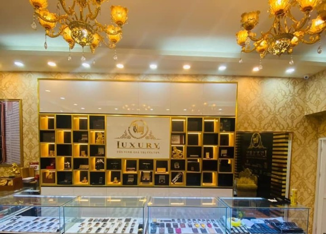 Công ty Quý Luxury của CEO Nguyễn Cảnh Quý kinh doanh điện thoại và đồng hồ xa xỉ - 1 Công ty Quý Luxury của CEO Nguyễn Cảnh Quý kinh doanh điện thoại và đồng hồ xa xỉ - 1