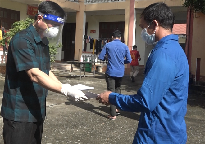 Cấp gạo ăn miễn phí 3 tháng cho người về từ vùng dịch - 1 Cấp gạo ăn miễn phí 3 tháng cho người về từ vùng dịch - 1