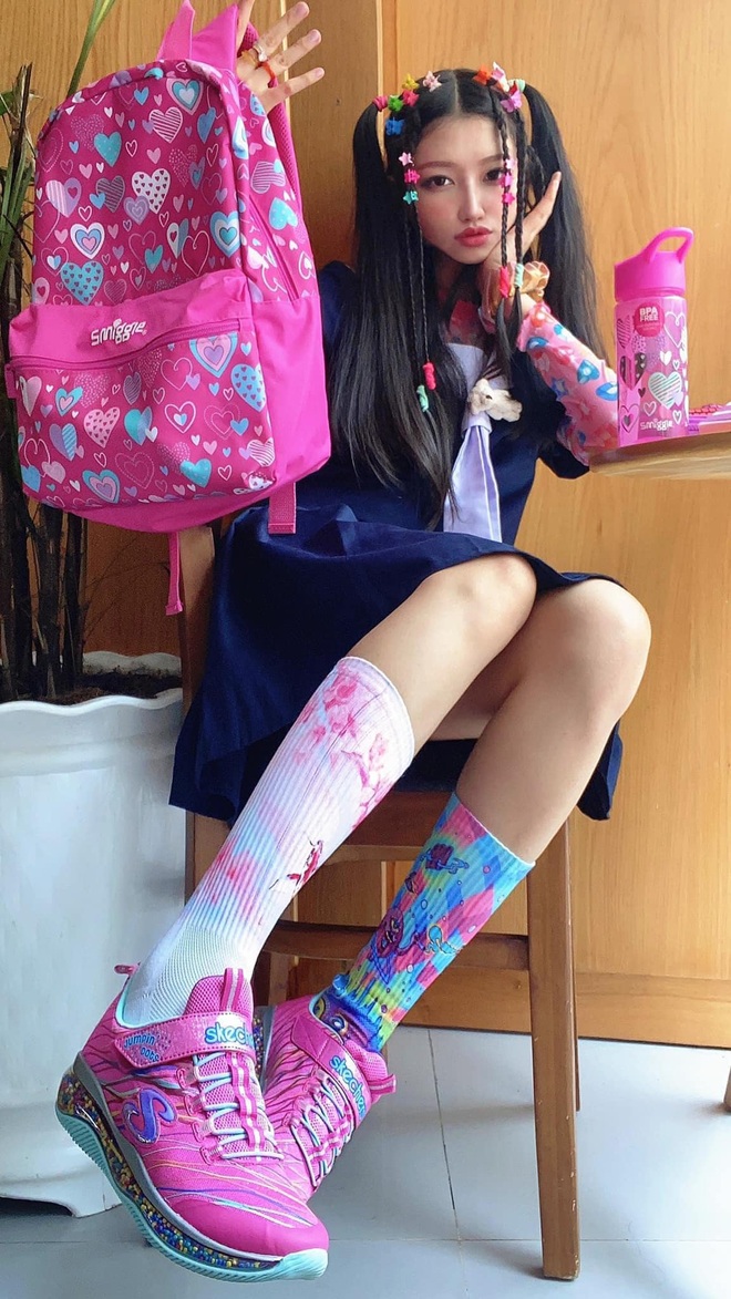 Cô gái 9x hack tuổi bằng phong cách thời trang búp bê - 1
