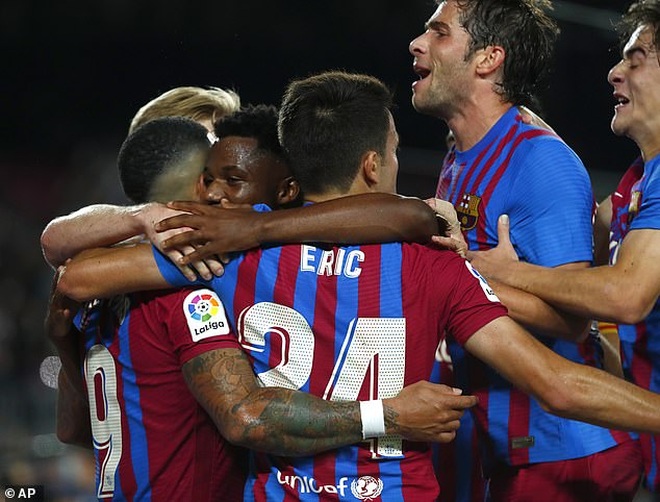 Ansu Fati lập công, Barcelona ngược dòng thắng tưng bừng Valencia - 1