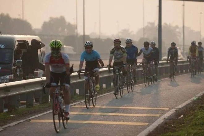 Đi xe đạp trên đường cao tốc ở Malaysia có thể bị phạt tù - 1