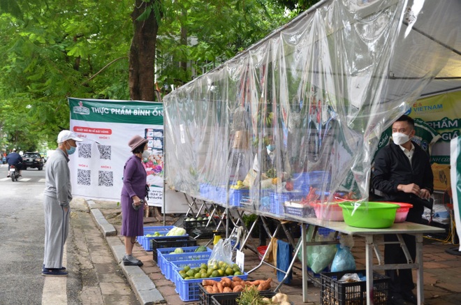Phiên chợ đặc biệt đổi phế liệu lấy thực phẩm ở Hà Nội - 1 Phiên chợ đặc biệt đổi phế liệu lấy thực phẩm ở Hà Nội - 1