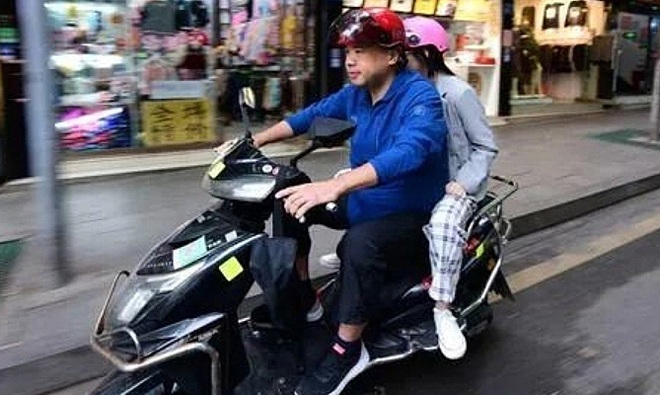 Trung Quốc xôn xao chuyện thạc sĩ tốt nghiệp trường danh giá đi làm xe ôm - 1 Trung Quốc xôn xao chuyện thạc sĩ tốt nghiệp trường danh giá đi làm xe ôm - 1