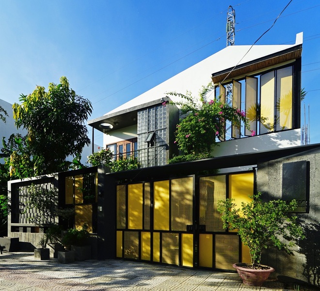 Ngôi nhà ở Đà Nẵng mát rượi nhờ thiết kế mở, góc nào cũng ngập cây xanh - 1