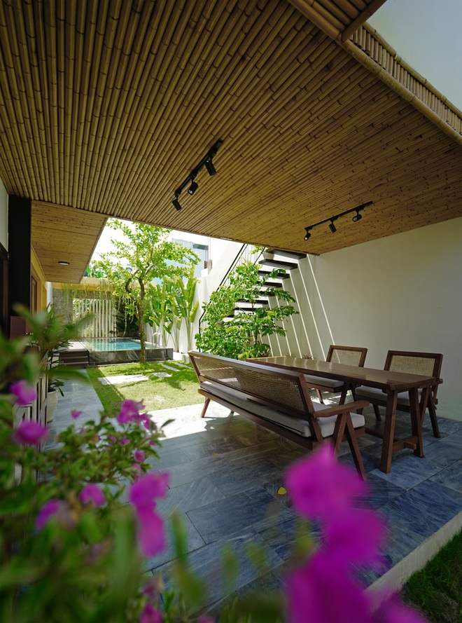Ngôi nhà ở Đà Nẵng mát rượi nhờ thiết kế mở, góc nào cũng ngập cây xanh - 7