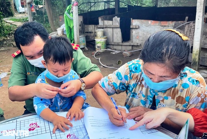 nhan tien.jpeg Ba huynh thi kim vui ky nhan tien