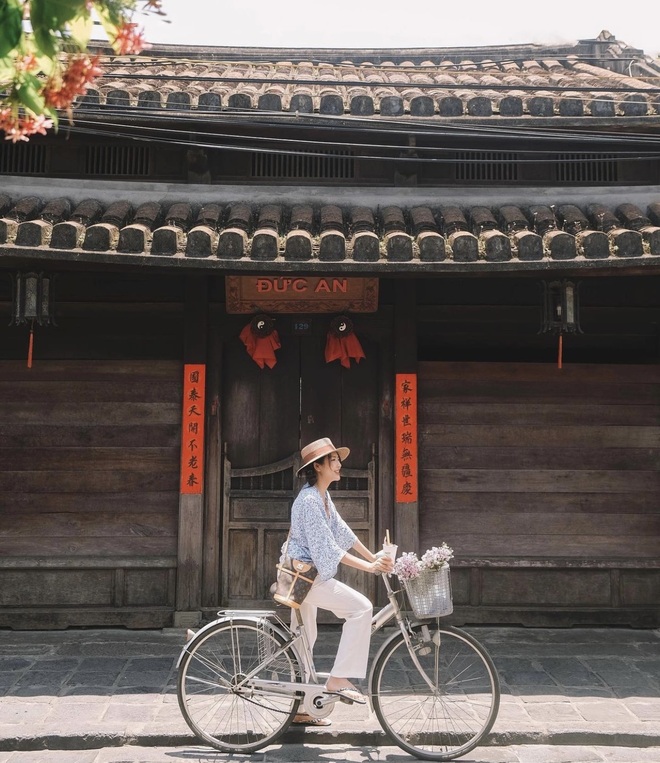 Á khôi đang đắt show người mẫu ảnh quyết định rẽ hướng đi làm công sở - 12 Á khôi đang đắt show người mẫu ảnh quyết định rẽ hướng đi làm công sở - 12