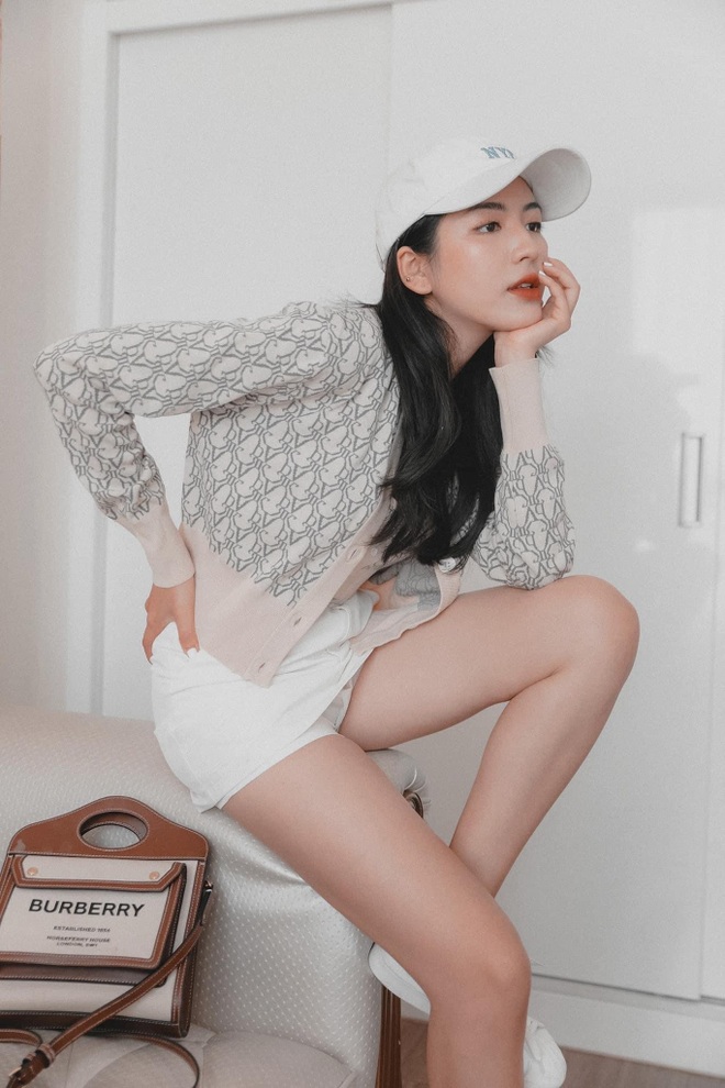 Á khôi đang đắt show người mẫu ảnh quyết định rẽ hướng đi làm công sở - 6 Á khôi đang đắt show người mẫu ảnh quyết định rẽ hướng đi làm công sở - 6