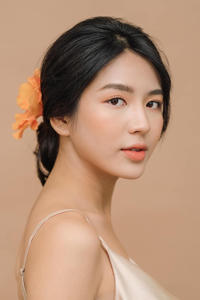 Á khôi đang đắt show người mẫu ảnh quyết định rẽ hướng đi làm công sở - 5 Á khôi đang đắt show người mẫu ảnh quyết định rẽ hướng đi làm công sở - 5