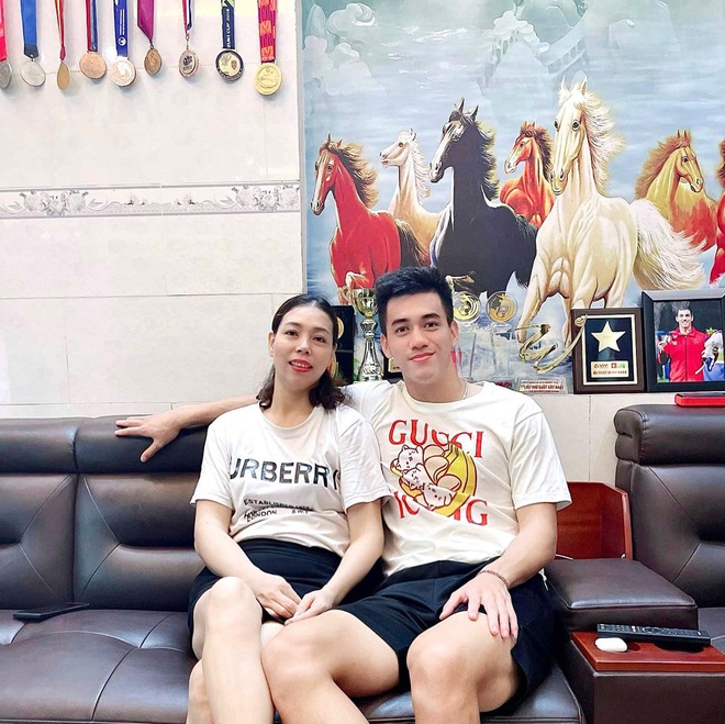 Quang Hải tặng mẹ ô tô, Tiến Linh gửi lời chúc ngọt ngào ngày 20/10 - 4 Quang Hải tặng mẹ ô tô, Tiến Linh gửi lời chúc ngọt ngào ngày 20/10 - 4