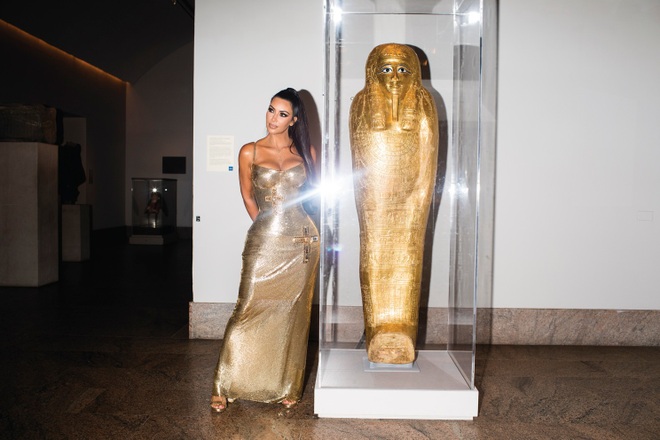 Kim Kardashian: Nhan sắc gắn liền với những vụ trộm kinh điển - 1