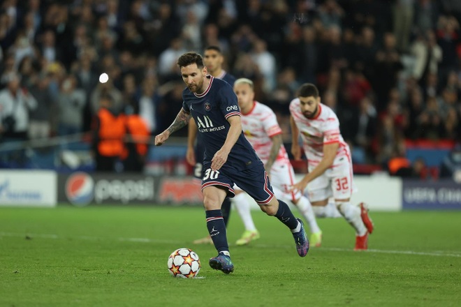 Lionel Messi gây sốt với pha đá phạt đền theo phong cách Panenka - 1