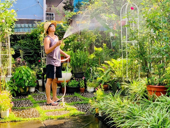Những người chồng ở Việt Nam tặng vợ cả vườn hoa trăm gốc, ngàn bông - 6 Những người chồng ở Việt Nam tặng vợ cả vườn hoa trăm gốc, ngàn bông - 6